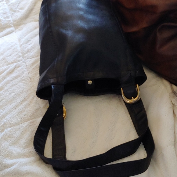 Tignanello Handbags - Beautiful XL Tignanello buttery soft leather bag